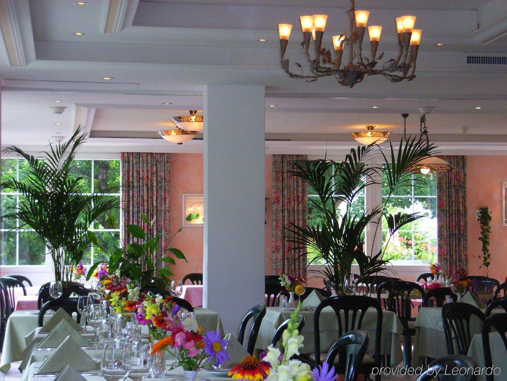 Typically Swiss Hotel Altana Scuol Restaurang bild