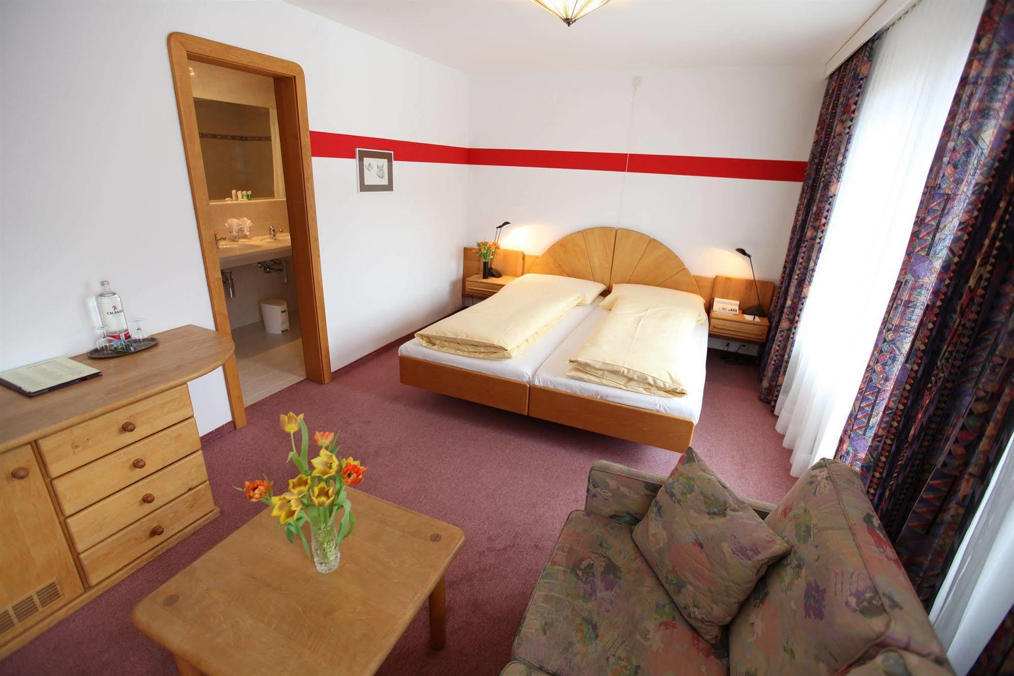 Typically Swiss Hotel Altana Scuol Exteriör bild