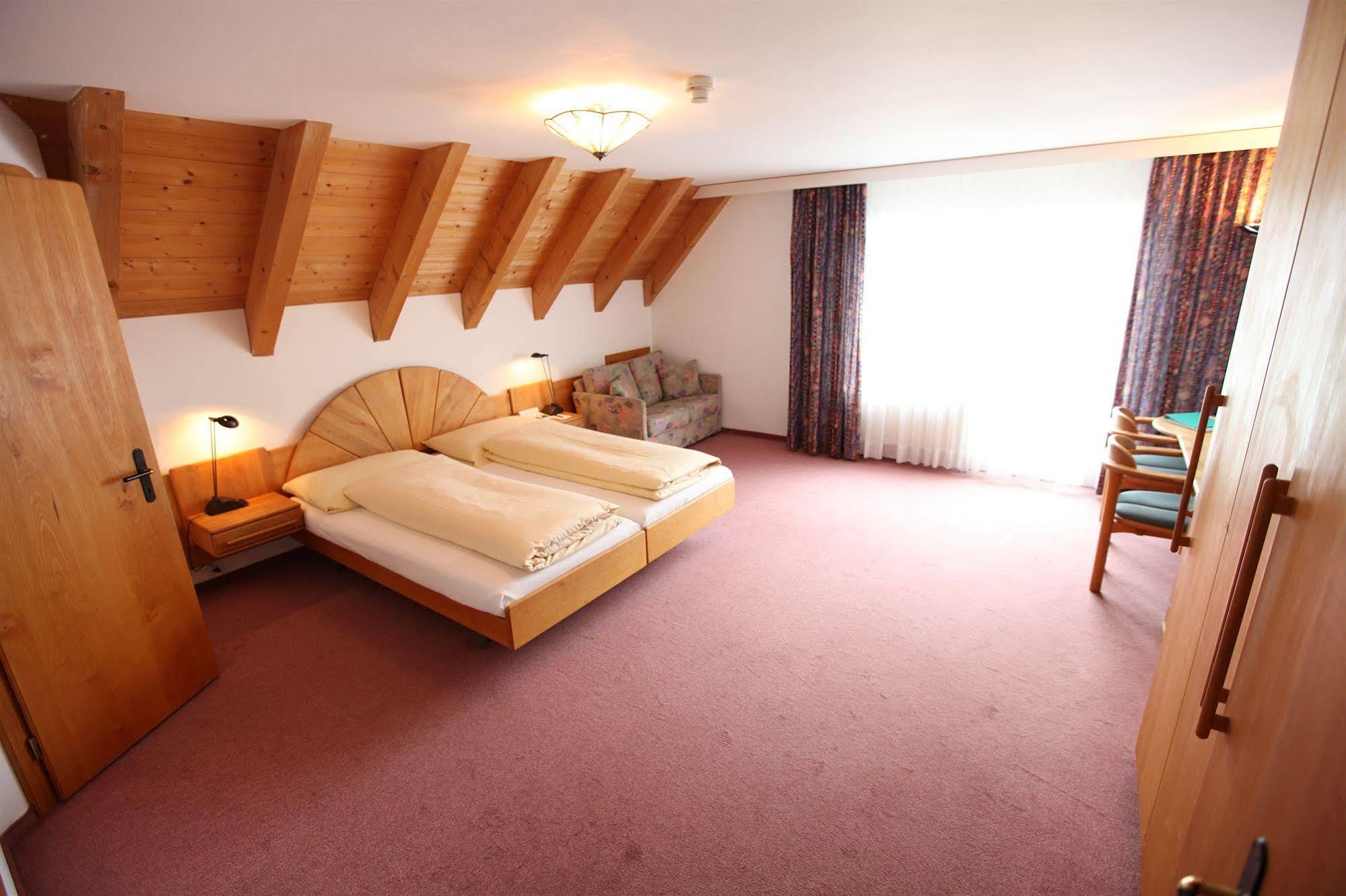 Typically Swiss Hotel Altana Scuol Exteriör bild