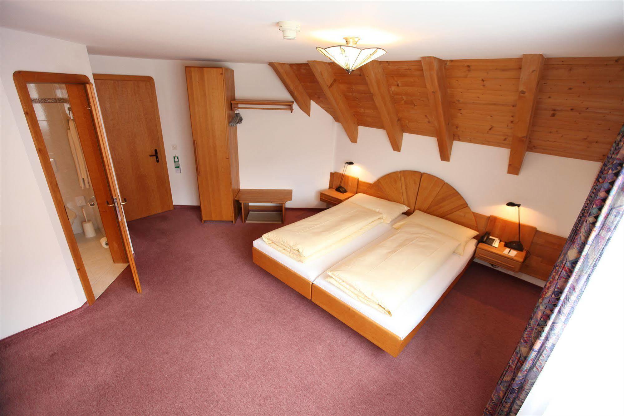 Typically Swiss Hotel Altana Scuol Exteriör bild