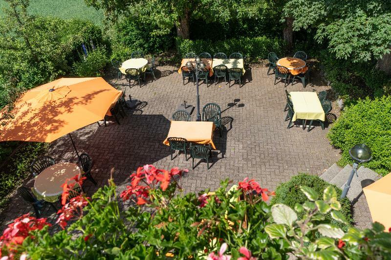 Typically Swiss Hotel Altana Scuol Exteriör bild